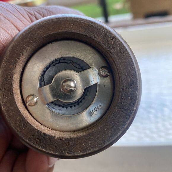 Vintage Wooden 1960’s Salt Shaker & Pepper Grinder Set - Picture 7 of 8